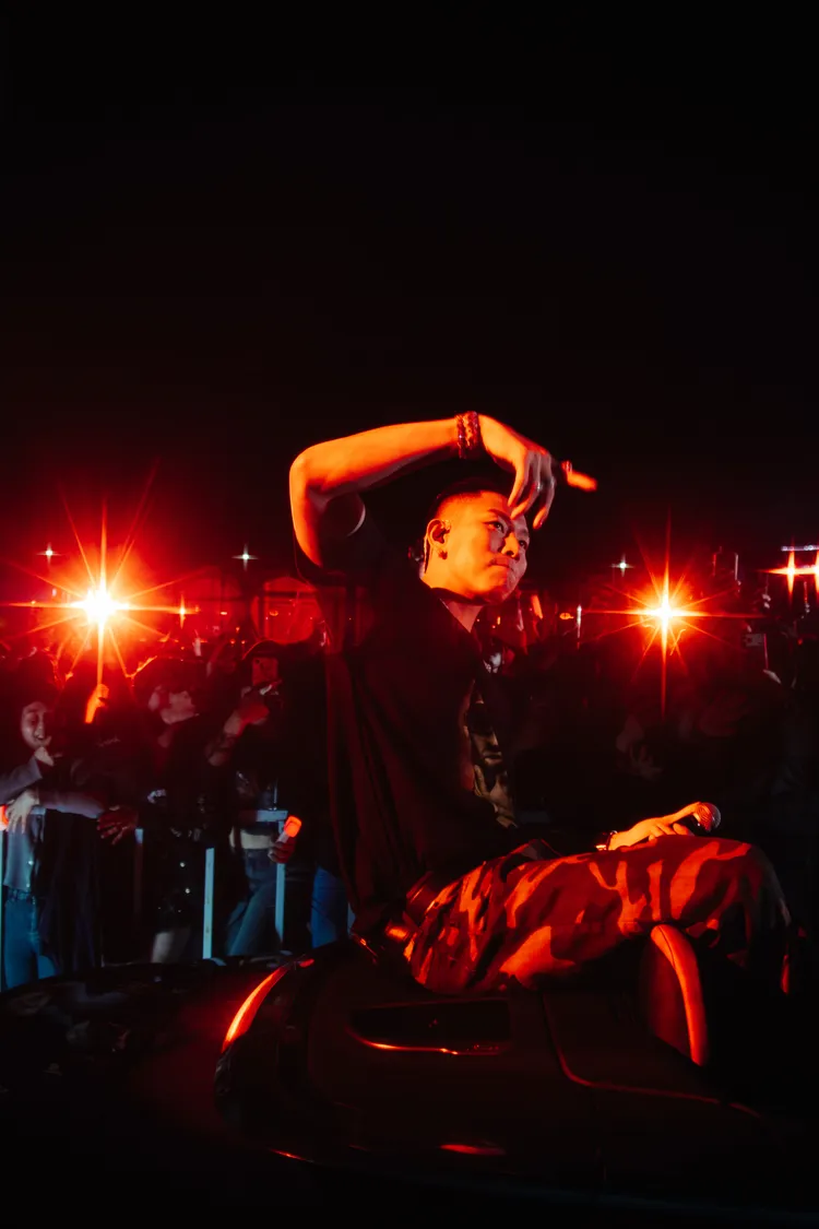 瘦子。本色音樂提供