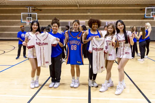 雷霆啦啦隊驚艷台式應援「魔性」魅力　樂天女孩NBA激盪新火花