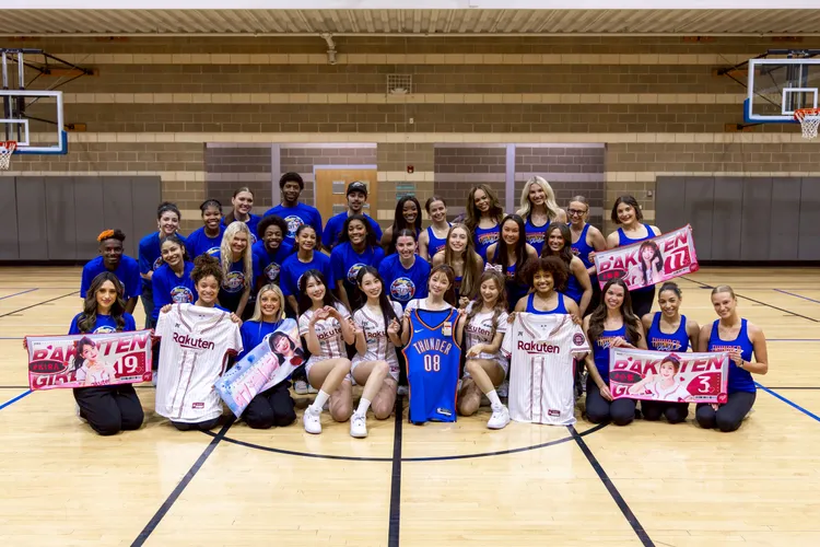 大合照。OKC Thunder Entertainers提供