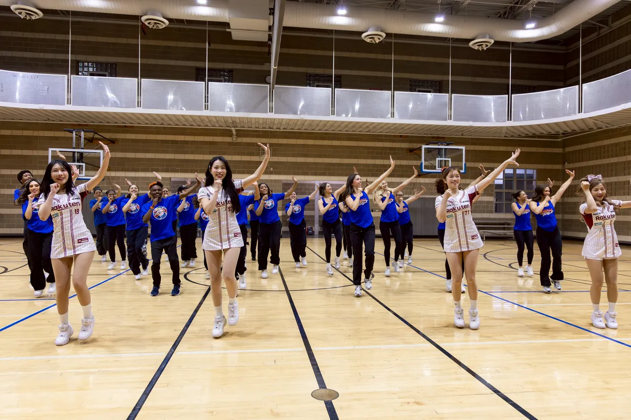 Kira（左起）、溫妮、曲曲、小紫。OKC Thunder Entertainers提供