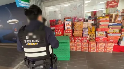 商家把待售禮盒堆放騎樓影響通行　八德警方開單告發