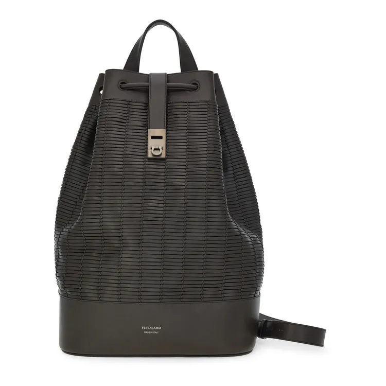 Ferragamo水手背包，12萬9000元。品牌提供