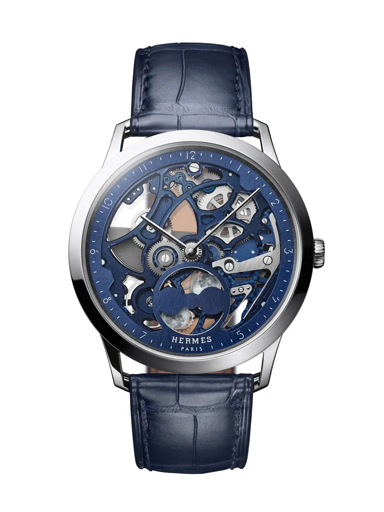 Slim d'Hermès Squelette Lune鏤空月相腕錶，39.5mm，鉑金錶殼，鏤空與放射紋打磨的藍色錶盤，霧面深海藍或黑色短吻鱷魚皮錶帶，H1953鏤空超薄自動上鍊機芯，動力儲存48小時，防水深度30米。品牌提供
