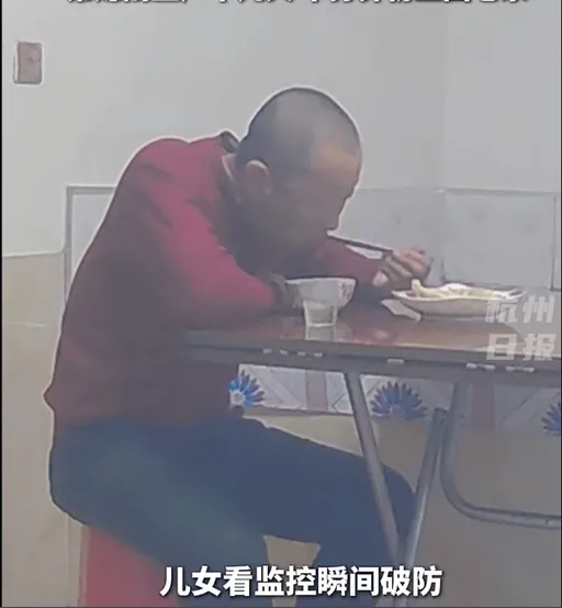 老爸爸除夕夜獨自吃餃子　開門還嘴硬「回來幹嘛」下秒哭了