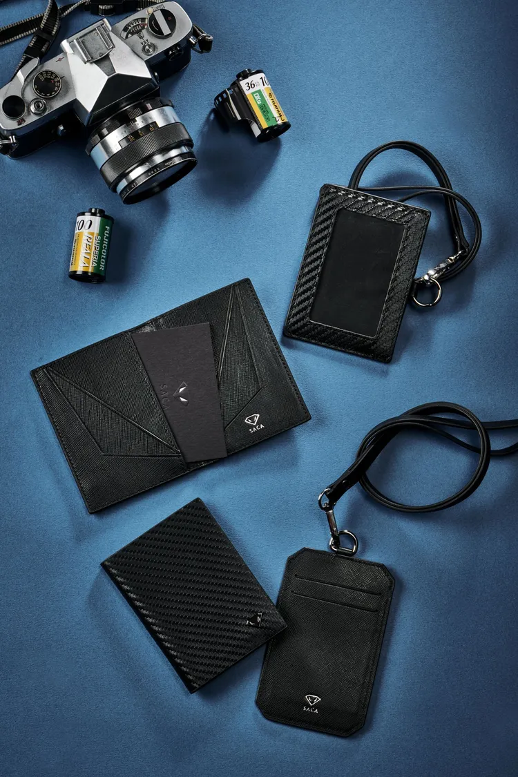 以「碳纖維」堅韌特質為靈感的台灣輕奢工藝品牌SACA，多款風格單品推出新年專屬優惠。業者提供