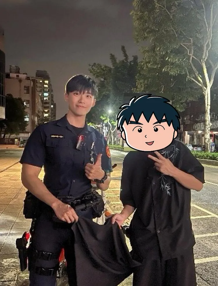 帥氣員警幫助民眾成為話題。翻攝高雄市政府警察局臉書
