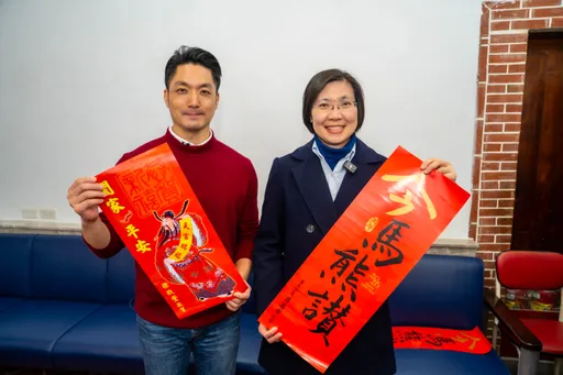 「正藍挺正派」！徐欣瑩與蔣萬安合體拜年「萬事安欣」