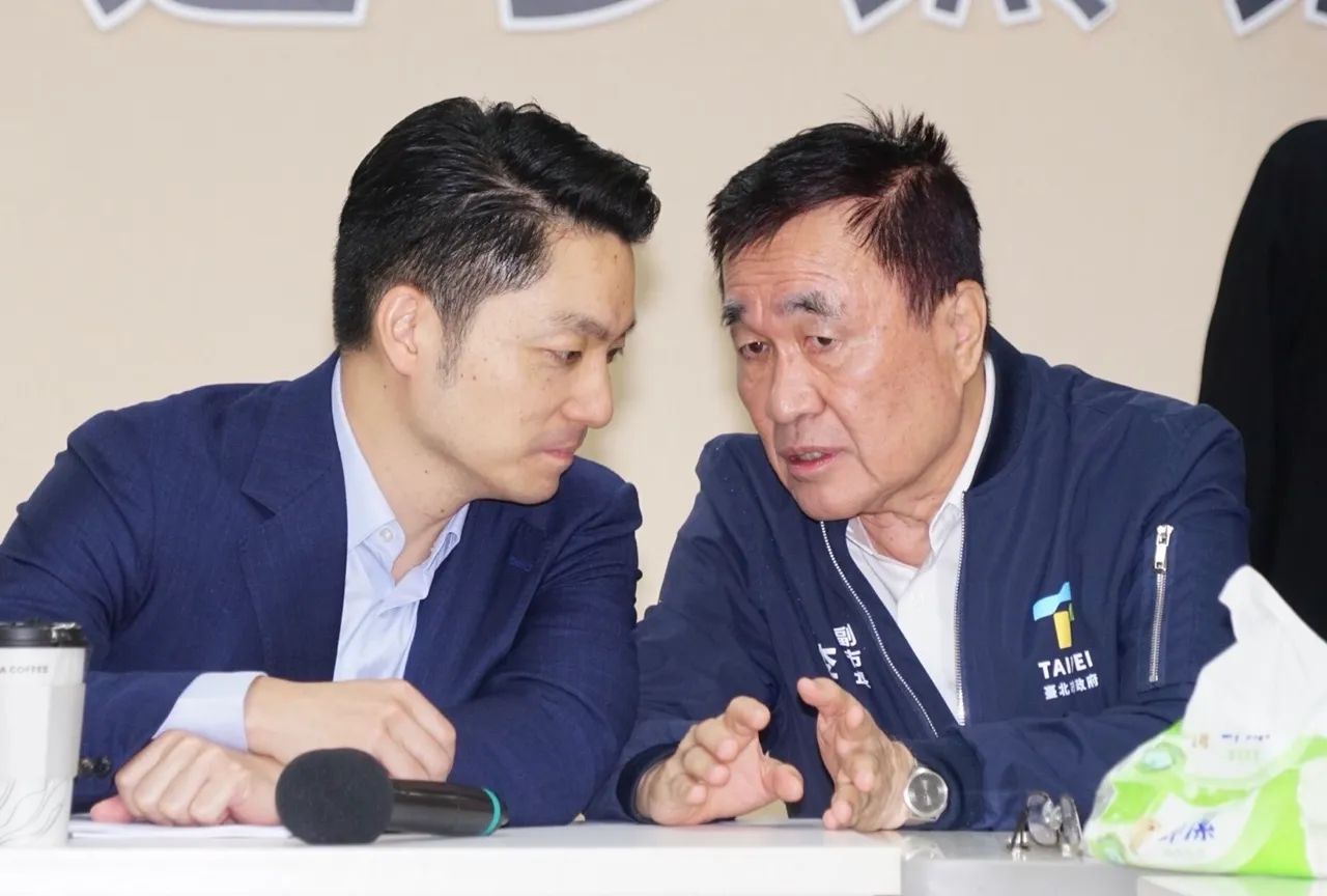 被外界視為地下市長的李四川（右）有意請辭轉戰新北。北市府提供