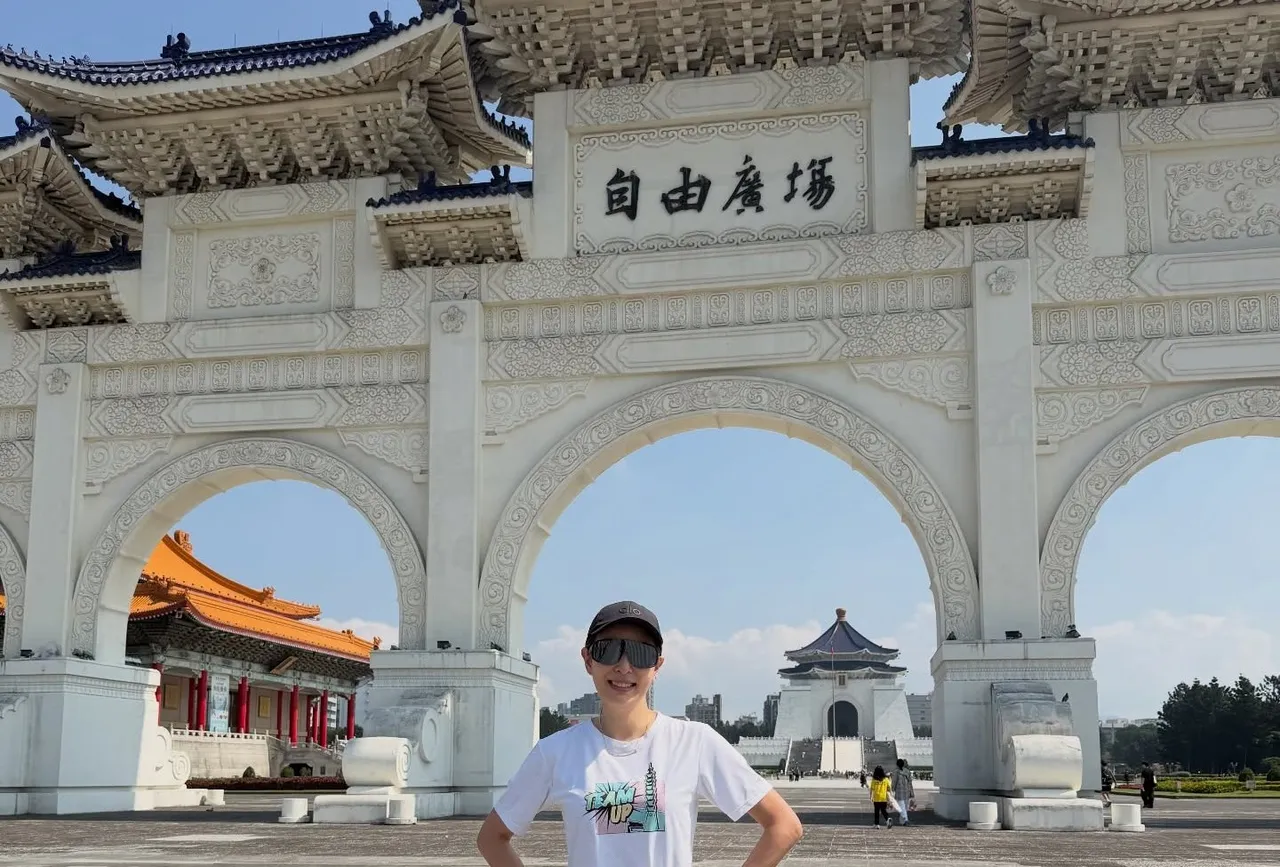 賈永婕進自由廣場不自覺唱《蔣公紀念歌》！自虧「被洗腦洗多深」