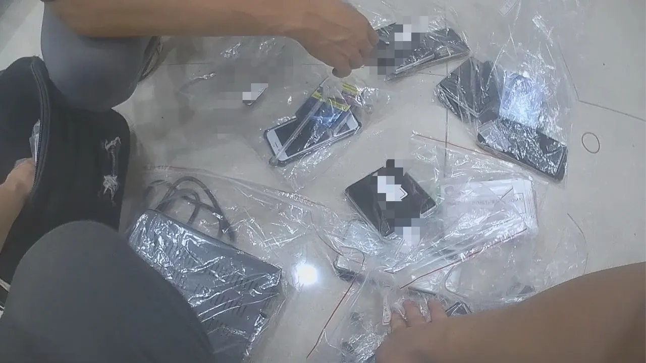 警方查扣大批毒品分裝器具及手機等證物。翻攝畫面