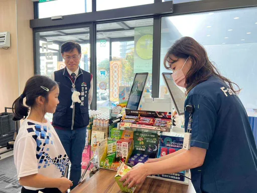 「台中有鈣讚」上路！首日近2萬學童兌領乳品　議員籲擴大補助