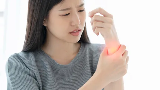 手痛別硬撐！忽視媽媽手，小心關節發炎變形