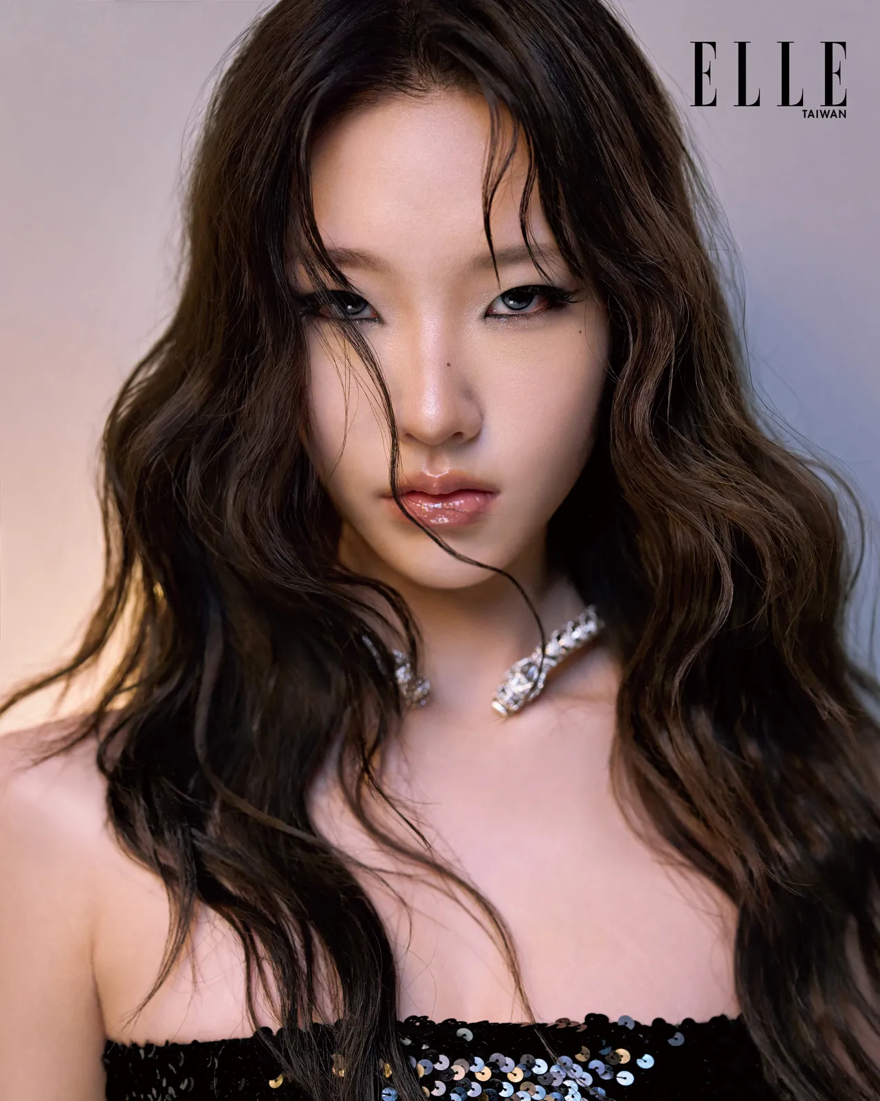 Elly拍攝《ELLE》封面。《ELLE》國際中文版提供