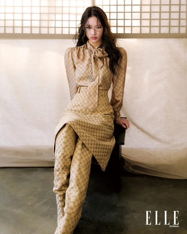 Elly拍攝《ELLE》封面。《ELLE》國際中文版提供