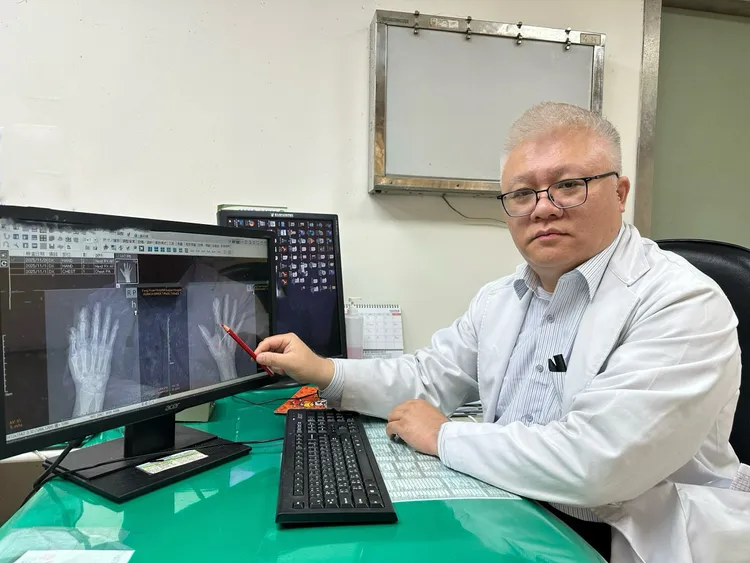 陳明澤醫師提醒，大型無人機螺旋槳轉速高、切割力強，檢修或取機前務必完全斷電並確認槳葉停止轉動，避免徒手接觸旋轉部件。豐原醫院提供