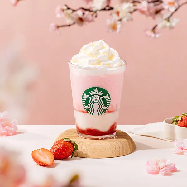 典藏DREAM PLAZA台北門市限店新飲品「草莓鹽之花冰淇淋星冰樂」。星巴克提供