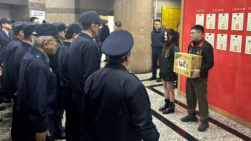 義警不捨應佳妤送泡麵反被酸　應曉薇：同情網軍也要賺錢啦