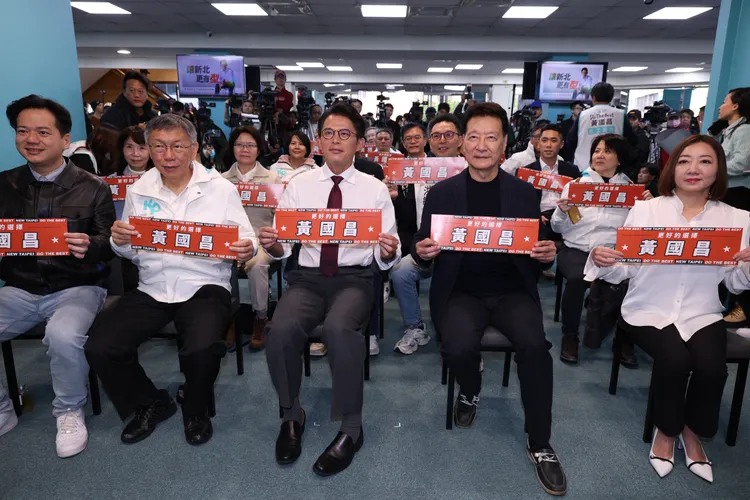 民眾黨新北市長參選人黃國昌、民眾黨前主席柯文哲、中廣前董事長趙少康等人。莊宗達攝