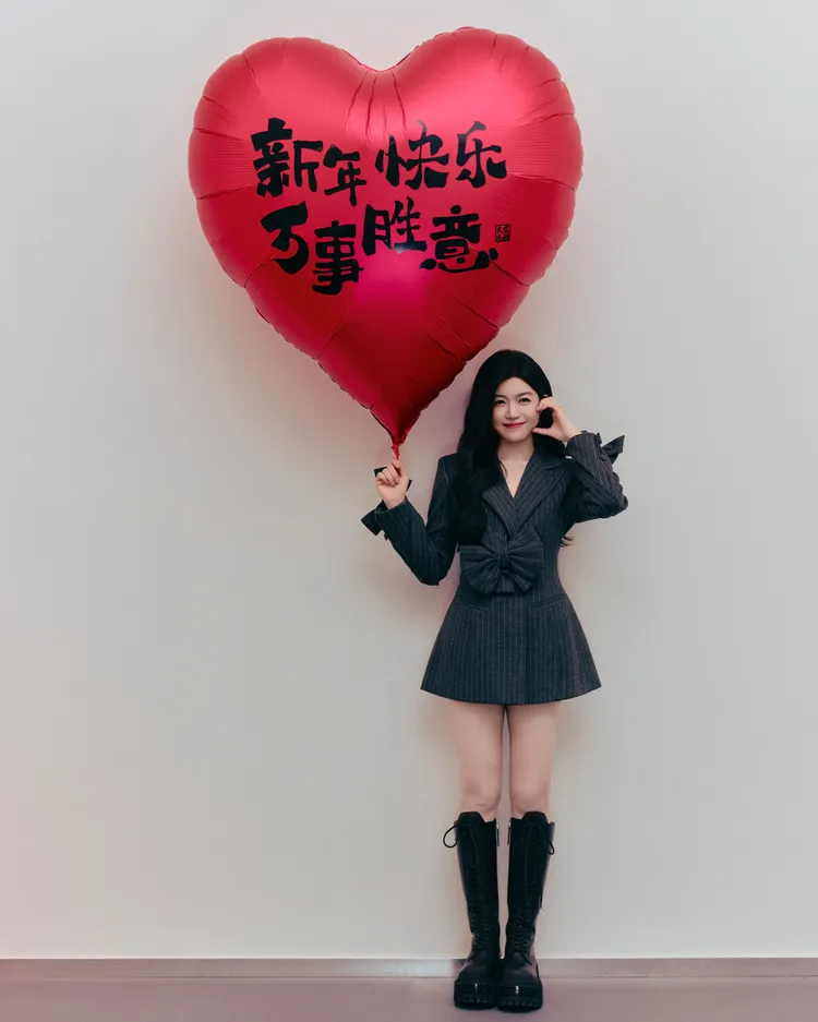 陳妍希初四送美照。翻攝陳妍希工作室微博