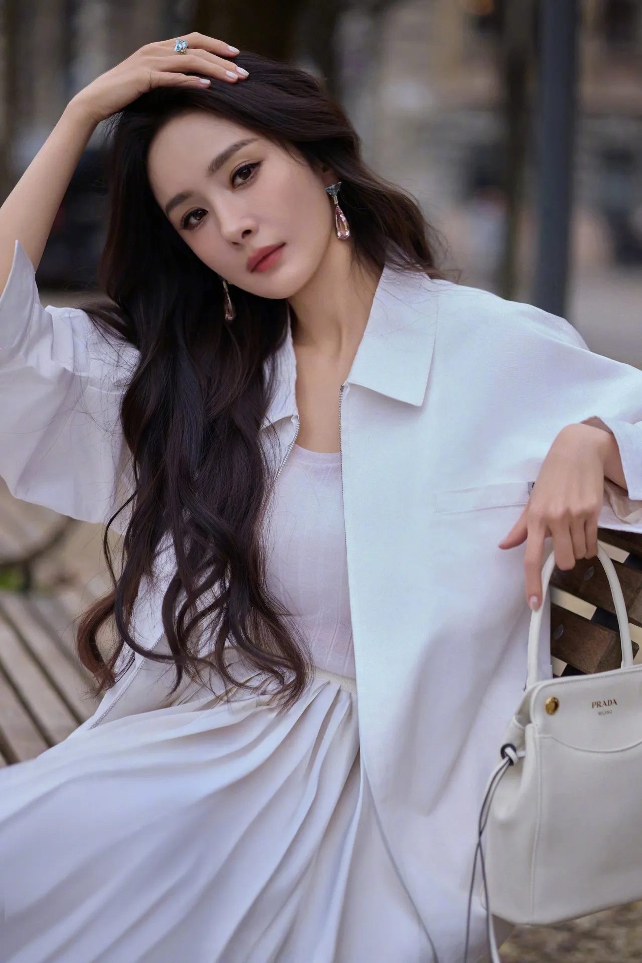 楊冪脫離「嘉行傳媒」後，成立「天伊娛樂」。翻攝楊冪工作室微博