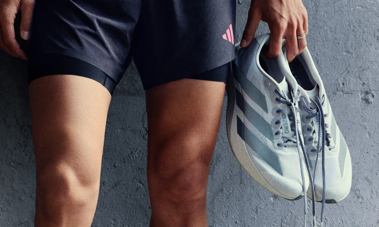 adidas ADIZERO EVO SL系列跑鞋。品牌提供