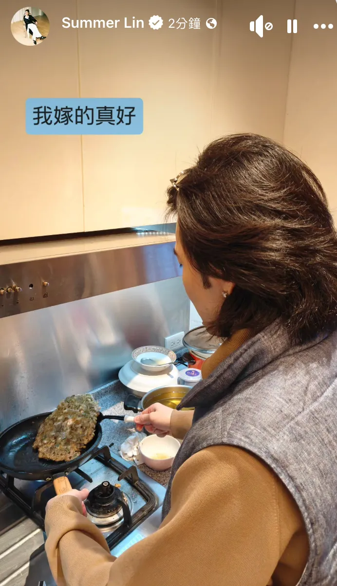 蕭敬騰除夕夜下廚做菜。翻攝Summer臉書限動