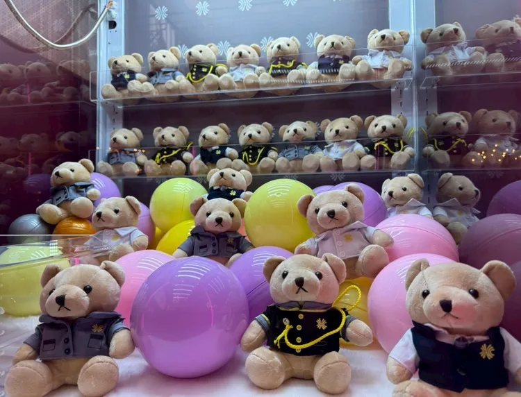 娃娃機內有價值1280元漢來熊，超卡哇伊的風格深受旅客喜愛。高雄漢來大飯店提供