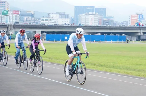 直擊｜黃國昌飆車畫面曝！備戰「一日北高」拚20小時騎380公里