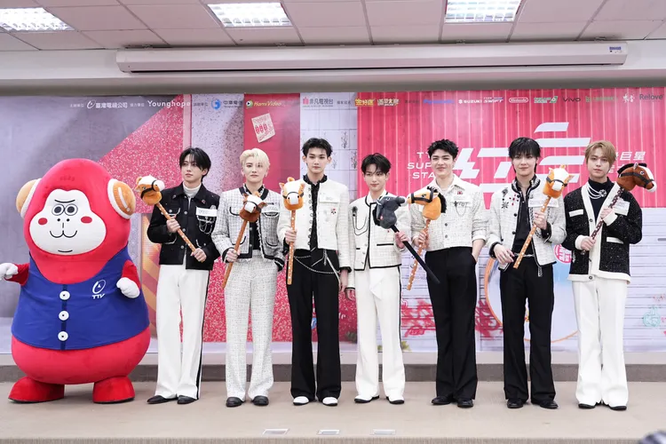 NICHOLAS（王奕翔，右二）表示隊友FUMA（左起）、YUMA、JO、HARUA、MAKI、TAKI這次來台都玩得很開心，他如釋重負。彭欣偉攝