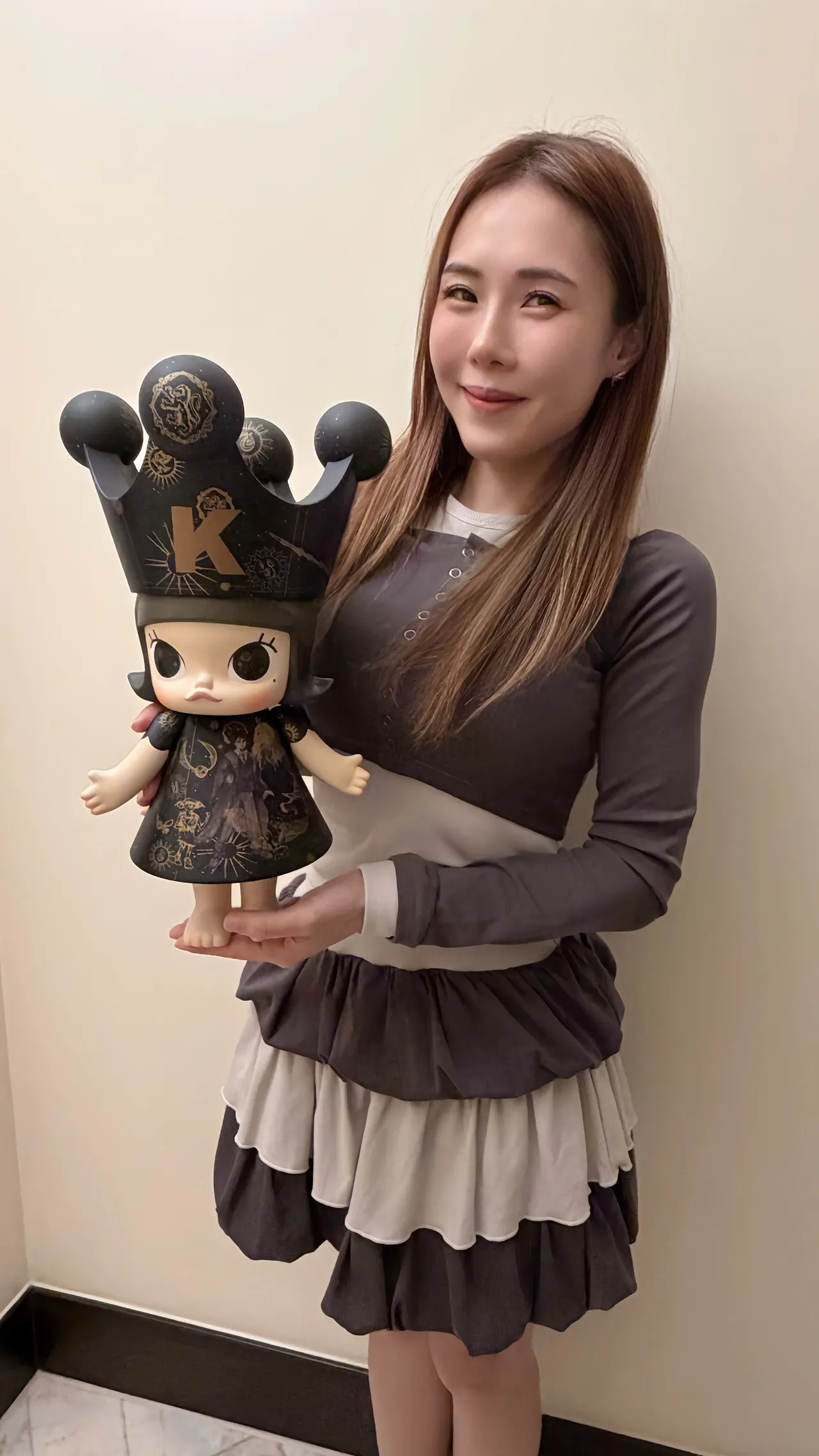 吳申梅秀出曼谷戰利品哈利波特版Molly。喜上梅梢娛樂提供