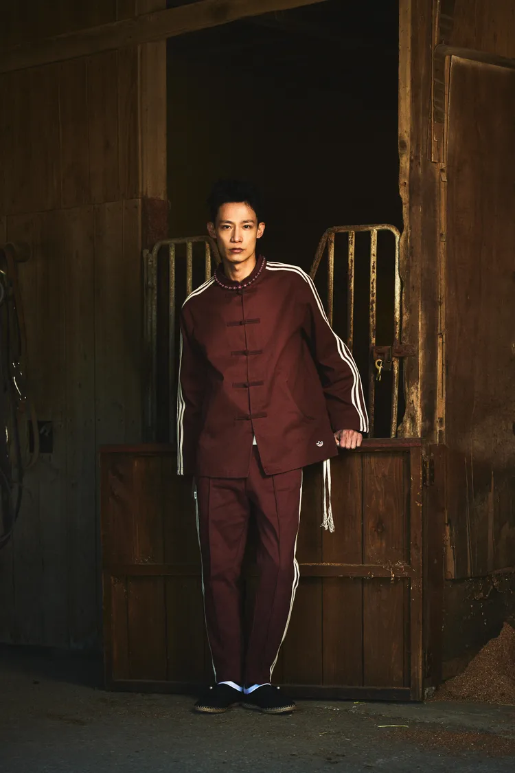 CLOT Qi Flow鞋款則採用尼龍與緞面材質詮釋功夫律動的優雅。品牌提供