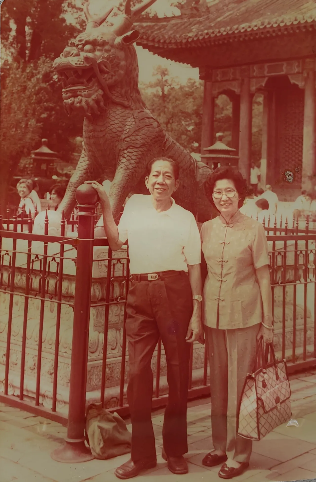 文章珍藏父母生前的合照。翰森娛樂提供