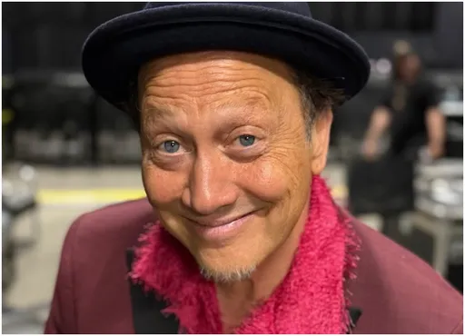 挺軍購條例　《哈拉猛男秀》勞勃許奈德：美國與台灣站在一起