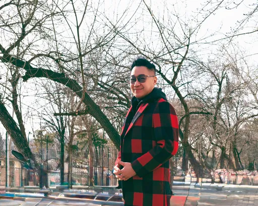 專訪｜「三金歌王」文章太狂了！買房當興趣　全球八大城市都有房！半路殺出喊他認「乾爹」