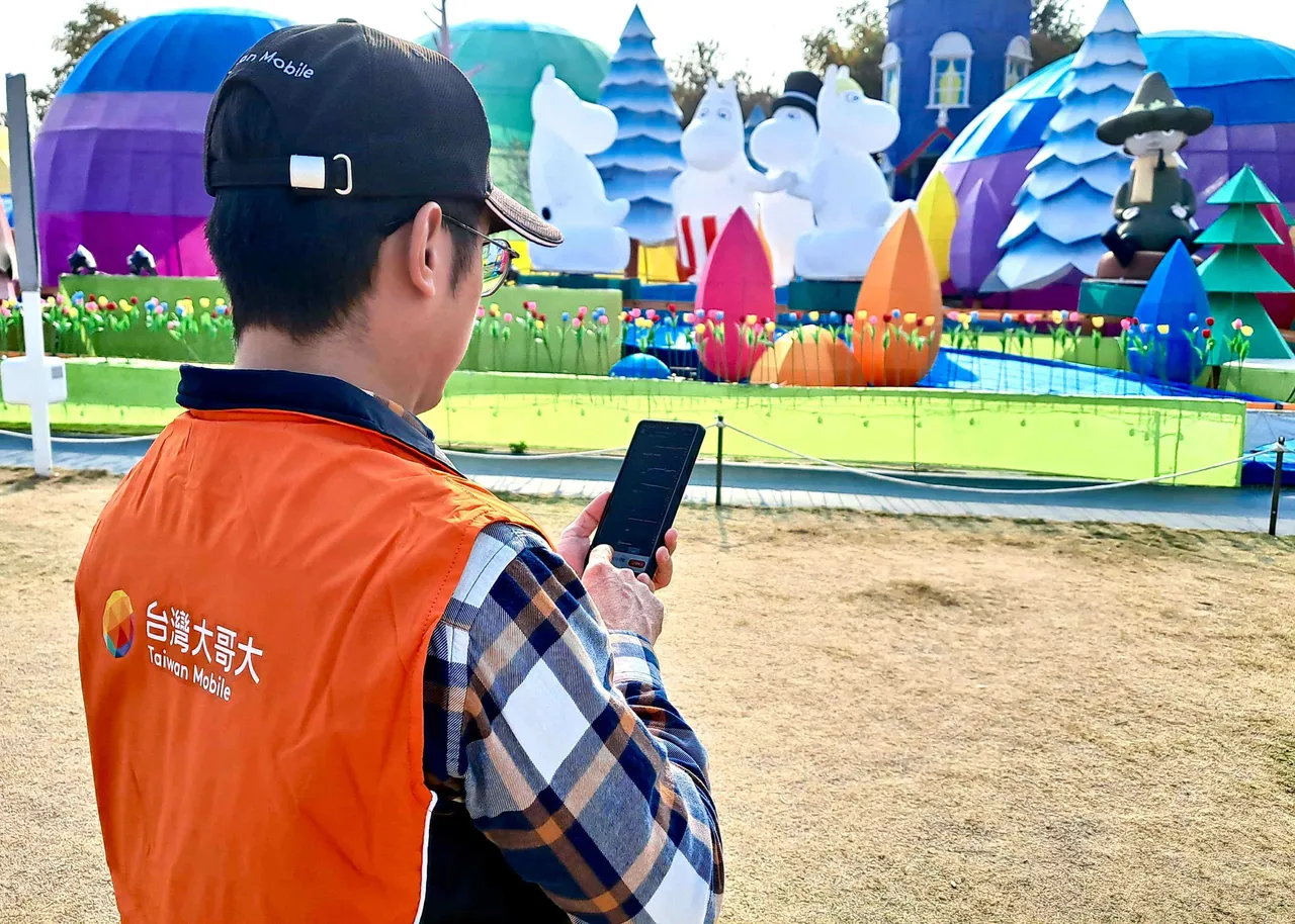 台灣大針對全台超過300處熱點景區、逾3,000座基地台進行容量擴充與優化，涵蓋廟宇、夜市、元宵燈會等場域，降低高人流時段網路壅塞風險，確保民眾通訊穩定順暢。台灣大提供