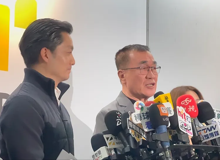 李四川（右）為輝達海外企業總部成功進駐的最大功臣。張綵茜攝