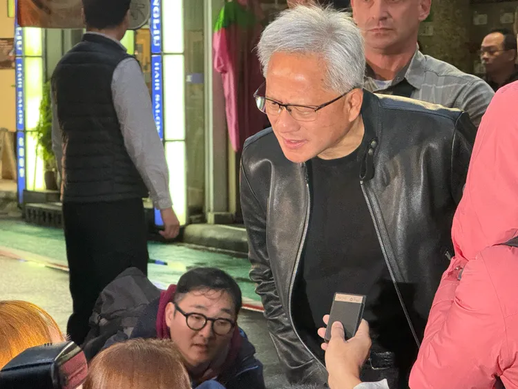 輝達執行長黃仁勳與台積電晚宴前受訪。呂承哲攝