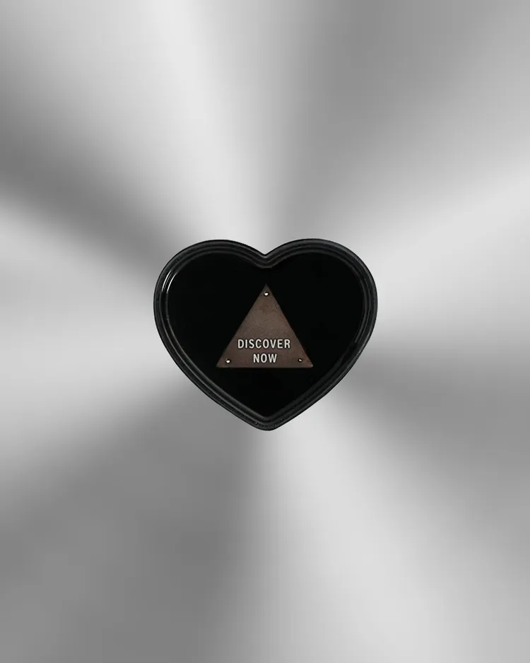 BALENCIAGA在品牌官方LINE帳號推出魔法水晶球小遊戲。品牌提供