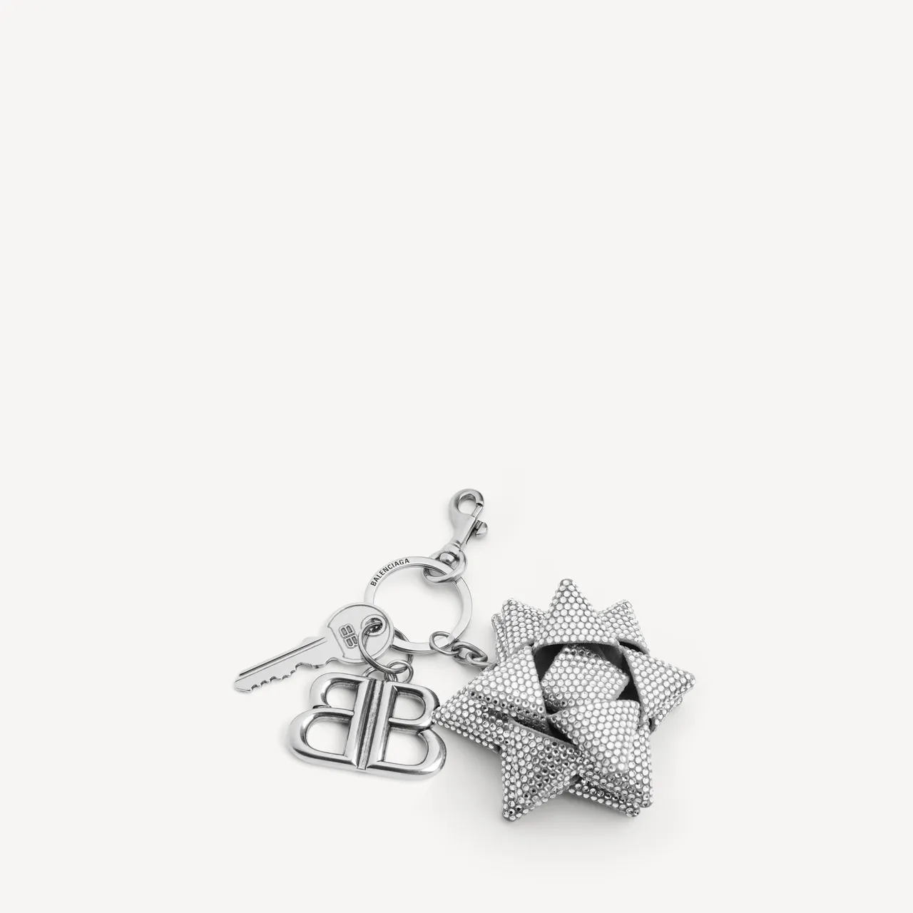 BALENCIAGA情人節精選Women's keychain Gifting Bow in Crystal，3萬1150元。品牌提供