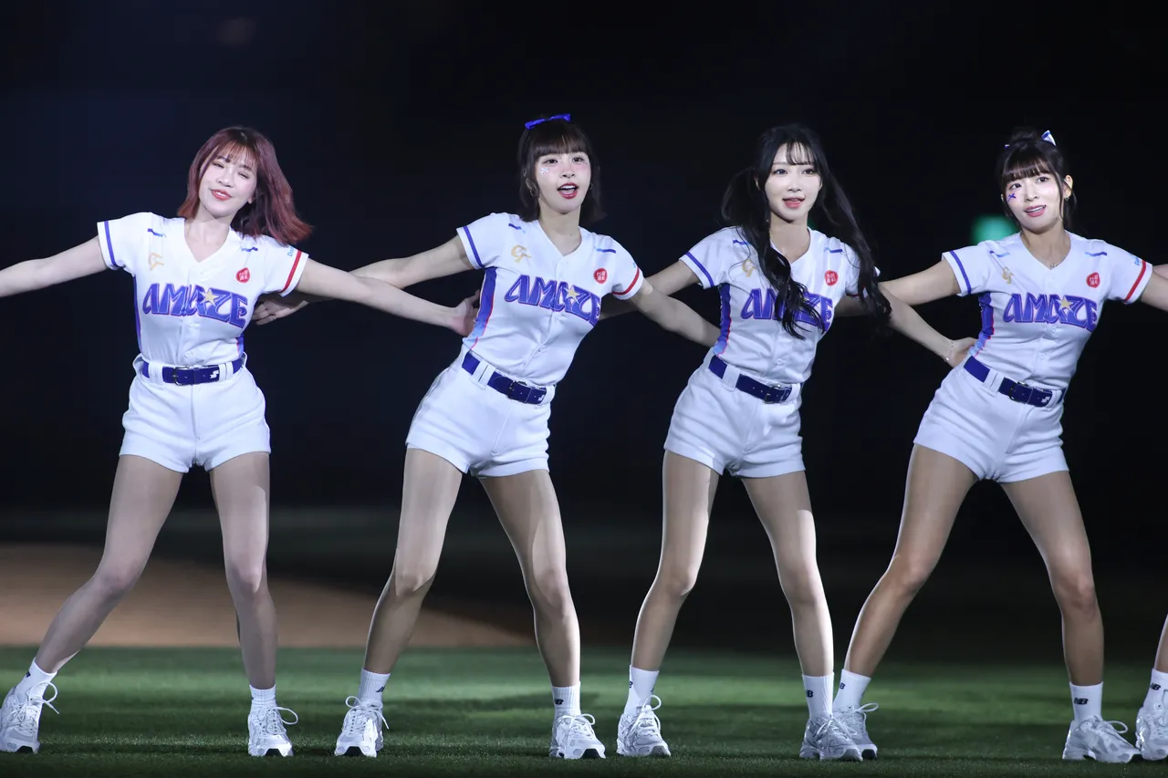 台灣隊啦啦隊讓王貞治印象深刻。  彭欣偉攝