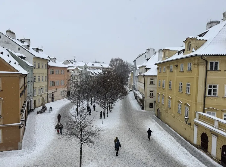 隨著捷克首都布拉格的租金、食品價格上漲，布拉格已成為中東歐生活成本最高的首都，此現象迫使居民重新評估長期居住在布拉格的價值。 中央社