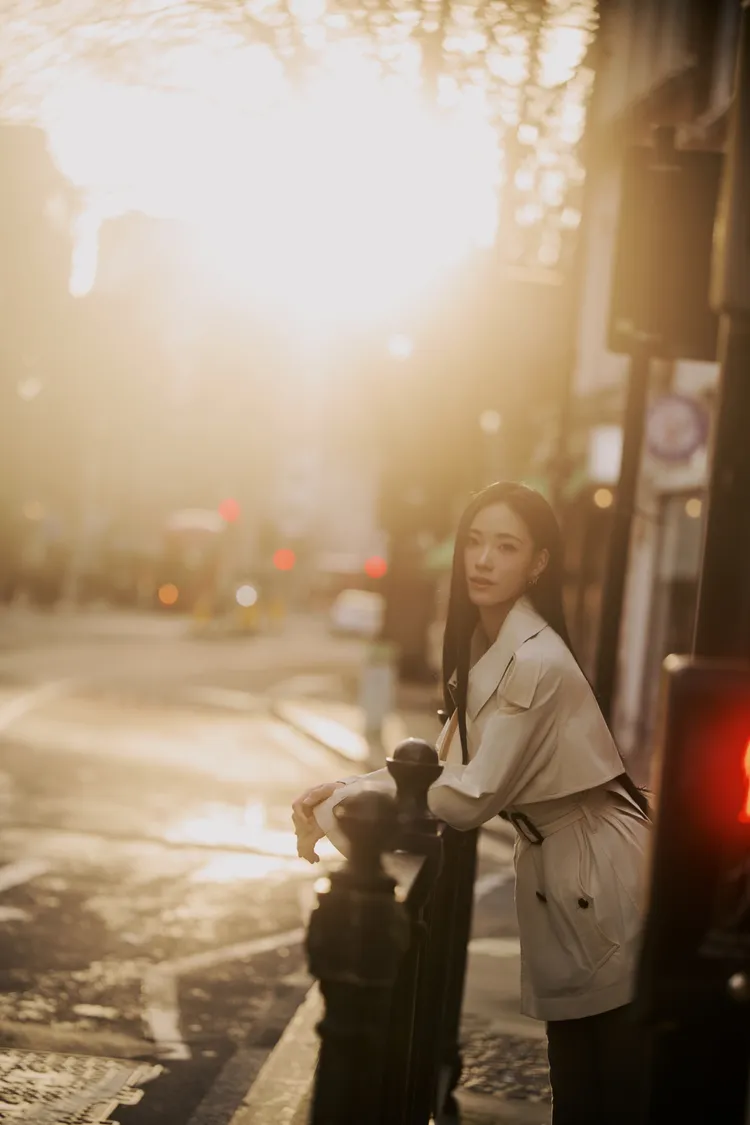 Lily的街頭時尚大片相當唯美。品牌提供