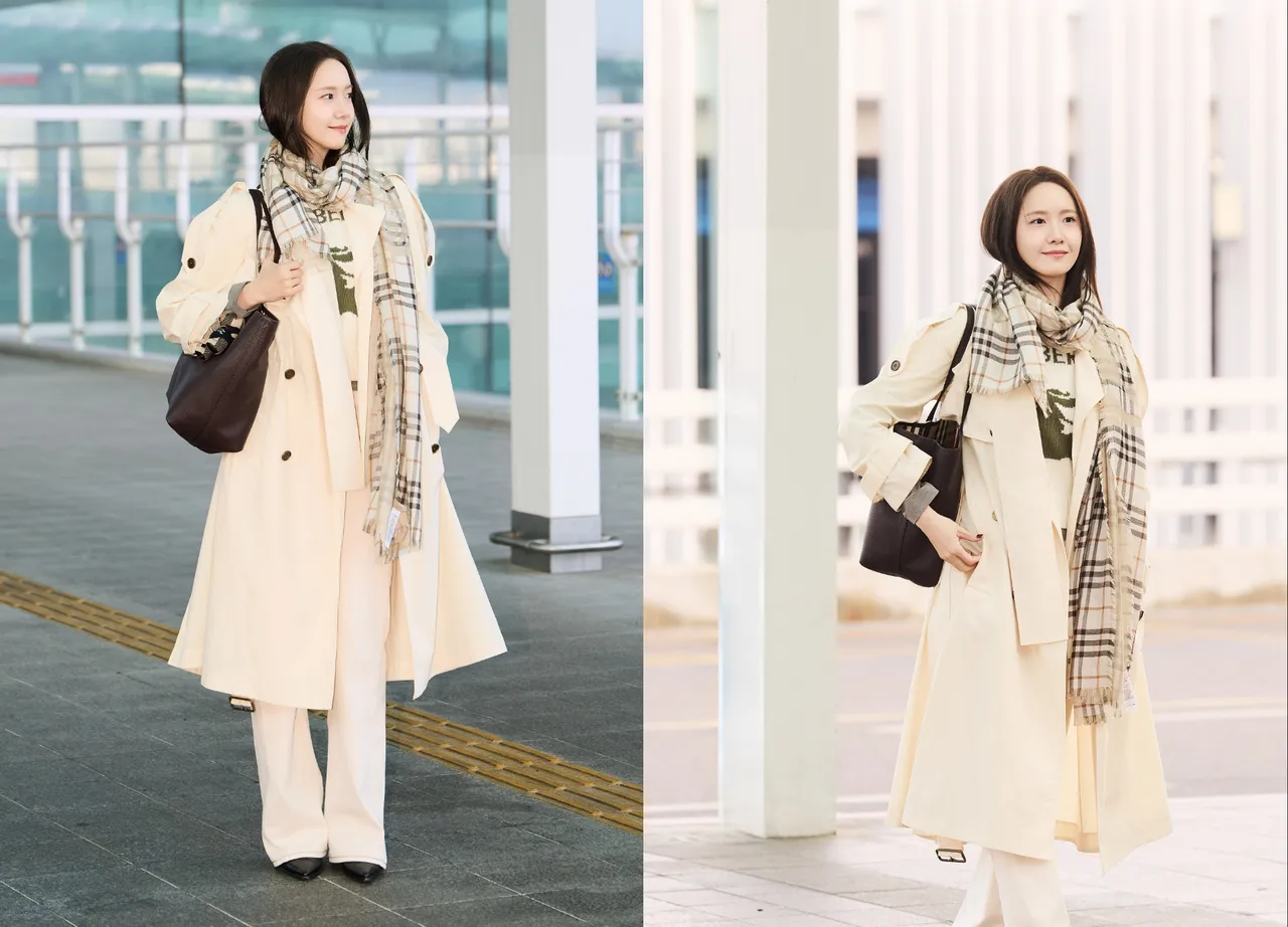 潤娥以一襲米色長版帆布Trerose風衣優雅啟程。品牌提供