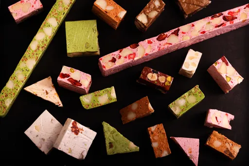 紅綠雙色開運！HOME MOM Bakery 6款牛軋糖海鮮蔬菜成主角　草莓奶油捲捲過新年