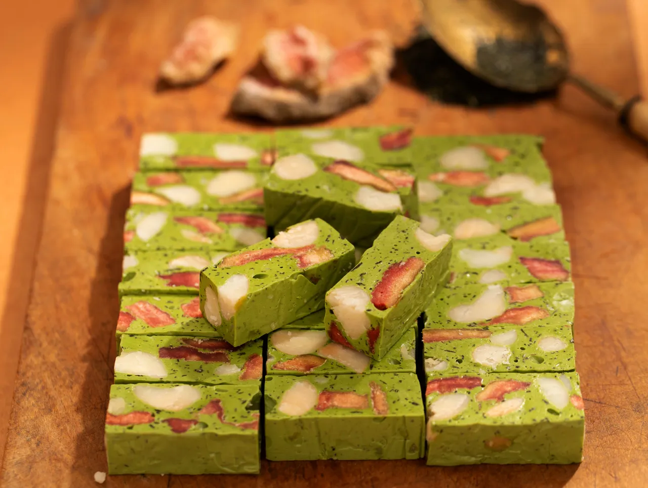 抹茶芭樂夏威夷豆牛軋糖440元/200克（原價480元/200克） 抹茶的濃郁茶香中，多了酸爽的芭樂乾，讓人齒頰留香，記憶深刻。業者提供