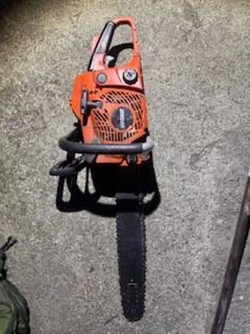 山老鼠使用的電鋸。民眾提供