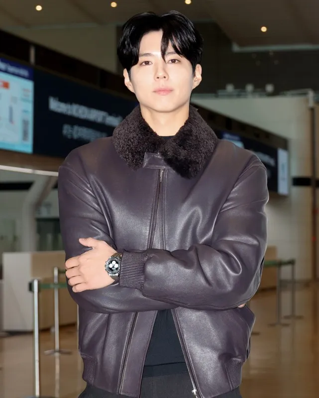 朴寶劍戴上OMEGA超霸專業登月錶。品牌提供