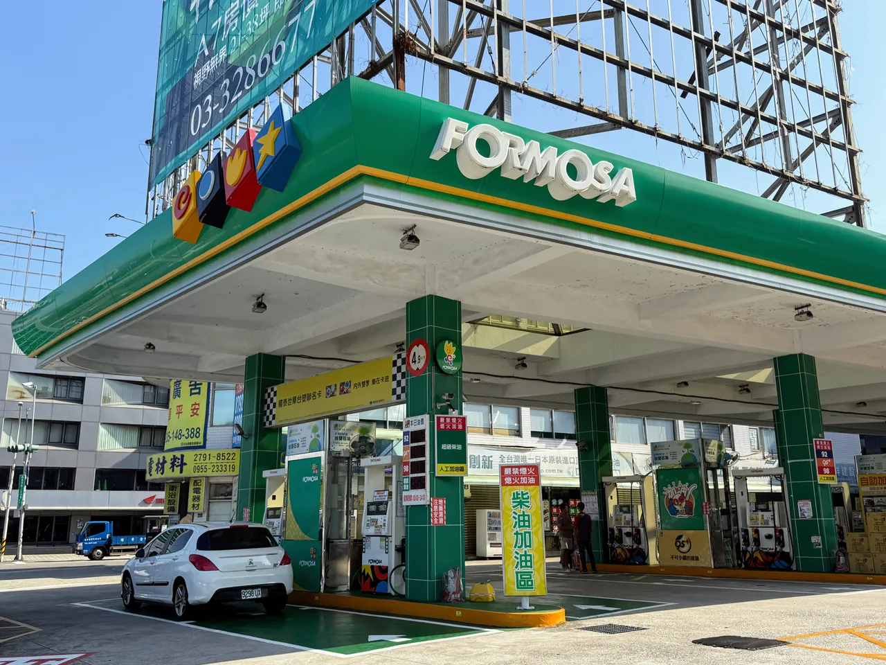 今預估下週汽油調漲0.2元至0.3元、柴油漲0.4元至0.5元。調漲後，其中發油量最大的95無鉛汽油恐漲至每公升29元。圖為台亞加油站。攝影中心