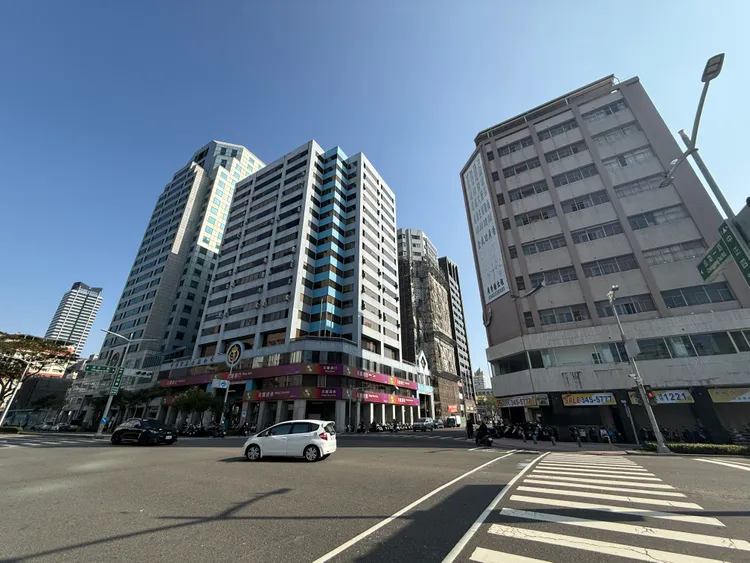 中正金融商圈白天熱鬧人潮多，下班時段商業機能顯得頗為匱乏。葉家銘攝