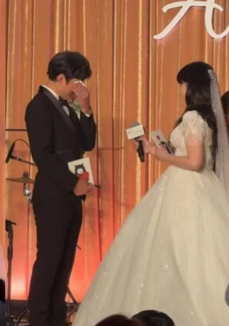 孫協志感動拭淚，翻攝劉涵竹IG